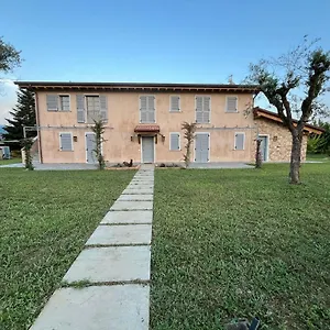 https://il-frutteto-55045.it-tuscanyhotel.com